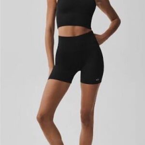 Alo Yoga Goddess Ribbed Women's Shorts. Size small